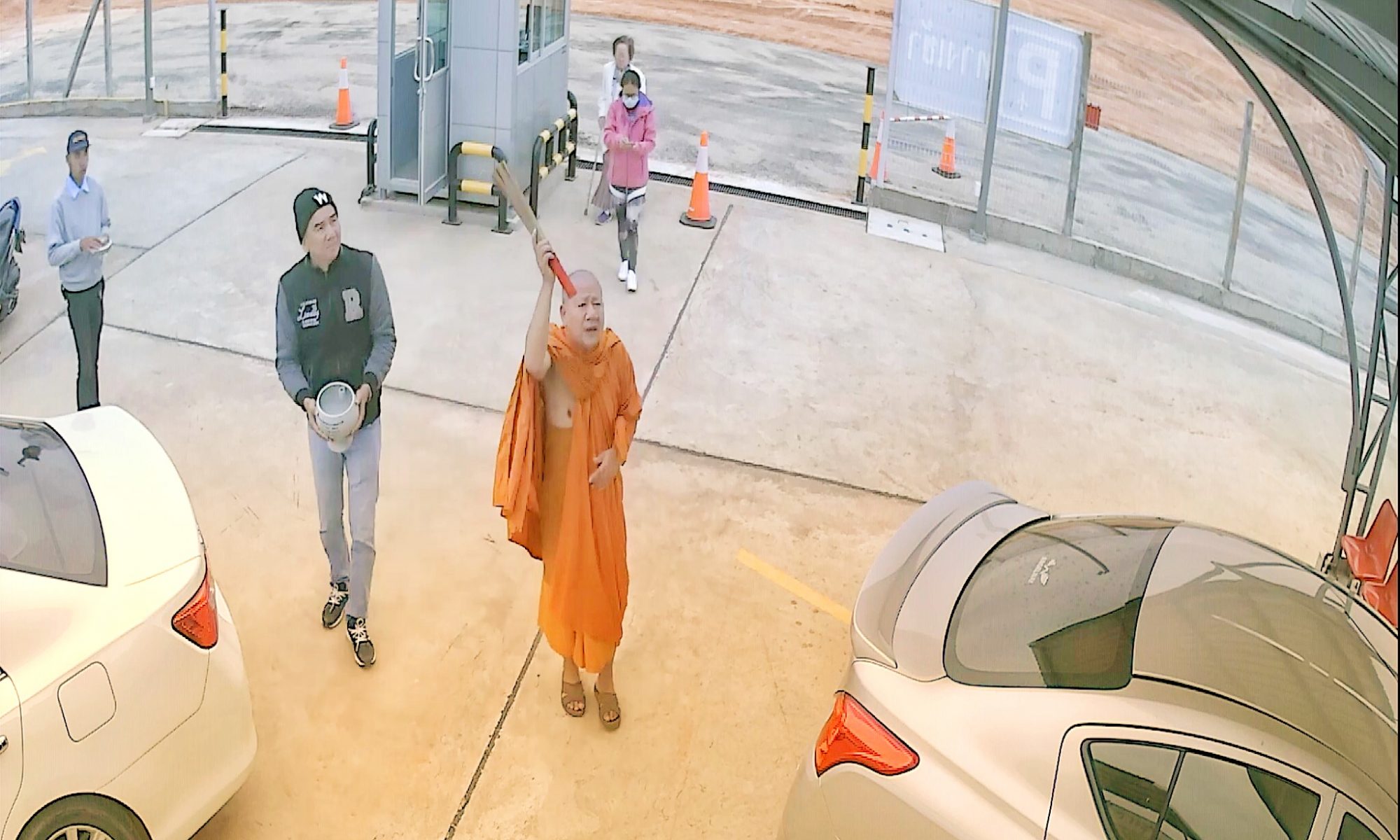 ทำบุญ เปิดลานจอดรถ CEI Airport Parking by บัวพาร์คกิ้ง ที่จอดรถเอกชน ตรงข้ามสนามบินเชียงราย
